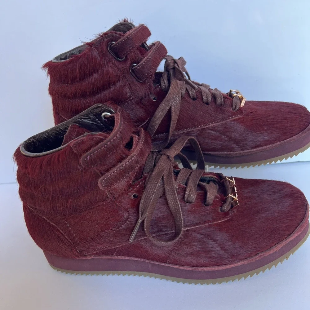 Reebok Freestyle Pony Hair Vibram Womens Sz 8 Amber Rose Merlot Gold Sneaker